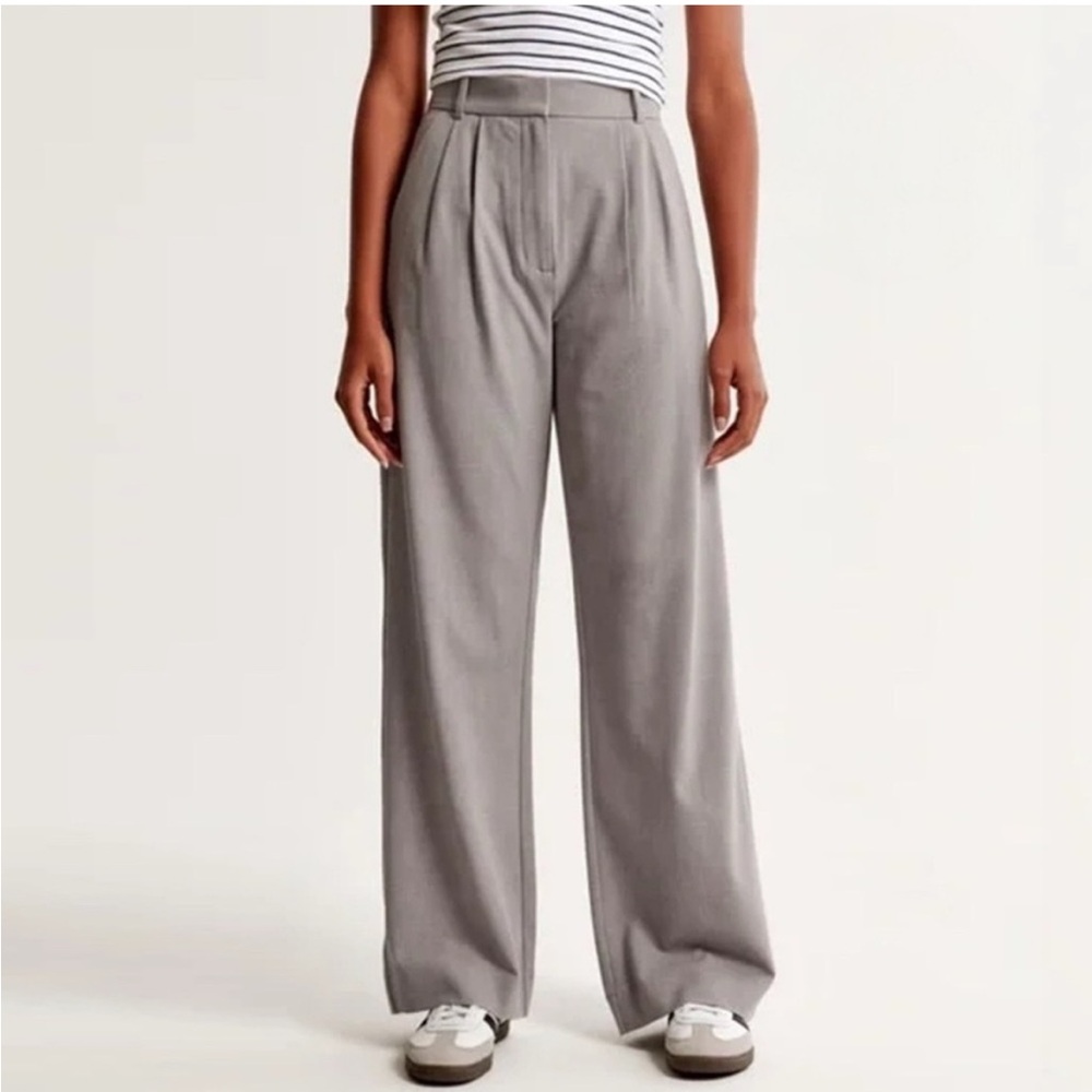 Abercrombie & Fitch Wide Leg High-Waist Pants in Light Gray